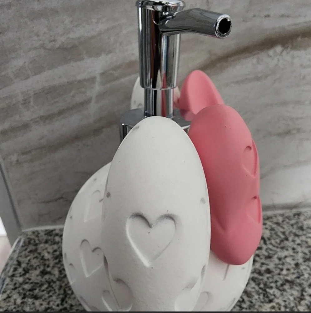 NWT Disney Minnie Mouse White Pink Rhinestone Pump Dispenser